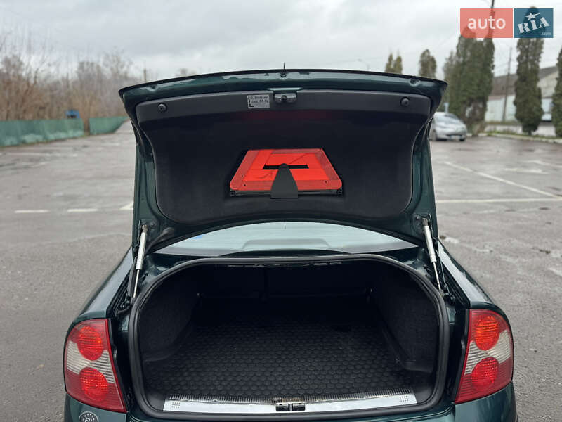 Седан Volkswagen Passat 2001 в Дубно