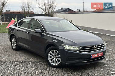 Седан Volkswagen Passat 2020 в Ужгороде