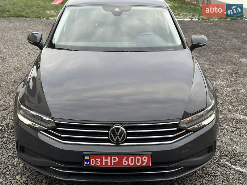 Седан Volkswagen Passat 2020 в Ужгороді