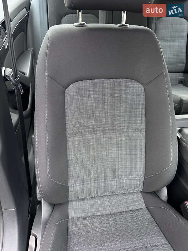 Седан Volkswagen Passat 2020 в Ужгороді