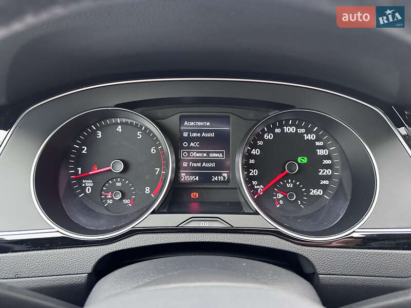 Седан Volkswagen Passat 2020 в Ужгороді