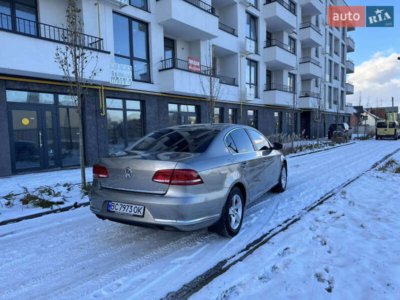 Седан Volkswagen Passat 2012 в Львове