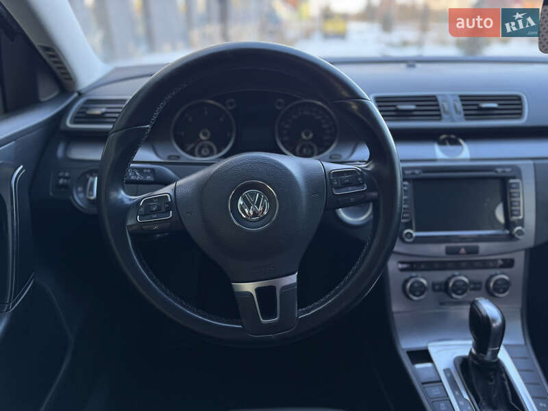 Седан Volkswagen Passat 2012 в Львове