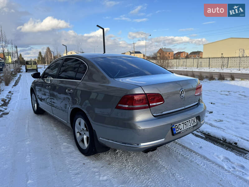 Седан Volkswagen Passat 2012 в Львове