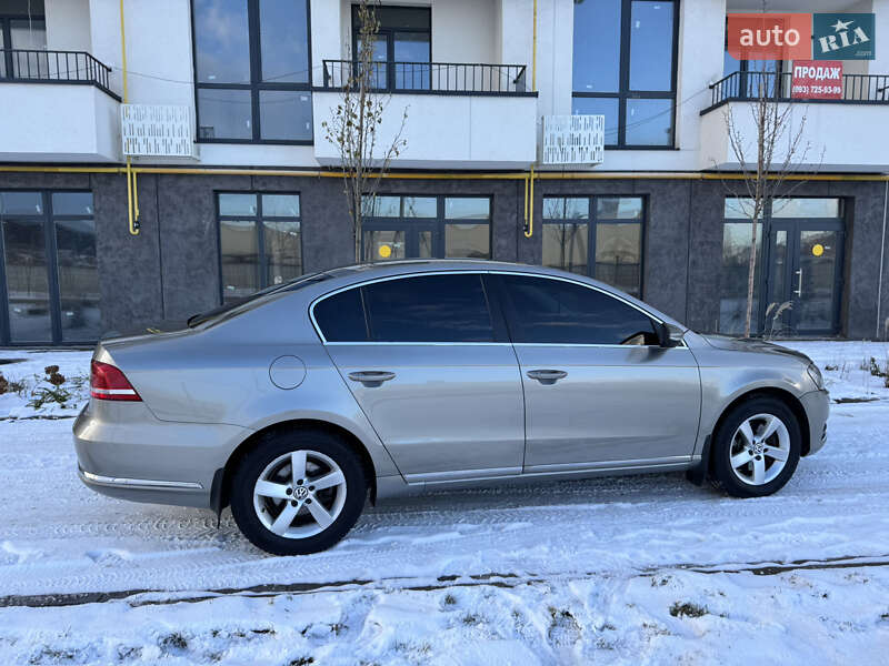 Седан Volkswagen Passat 2012 в Львове