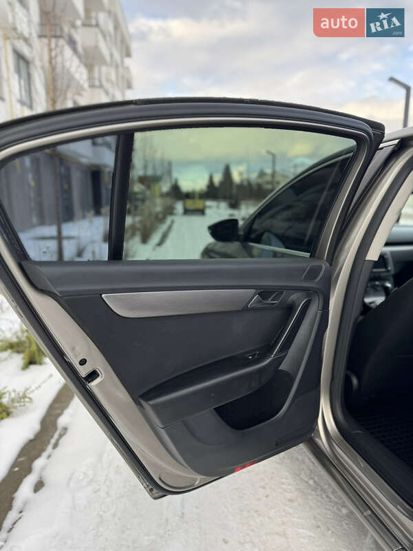 Седан Volkswagen Passat 2012 в Львове