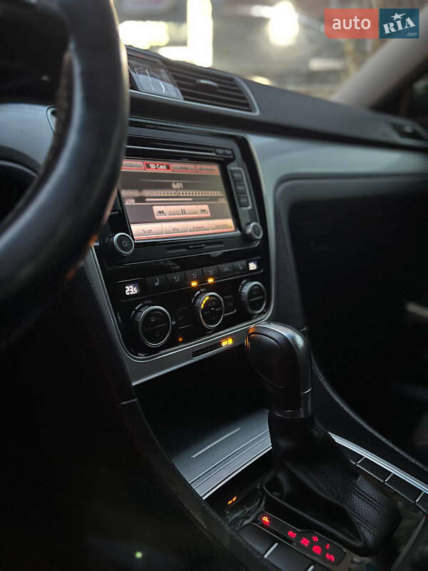 Седан Volkswagen Passat 2011 в Одессе