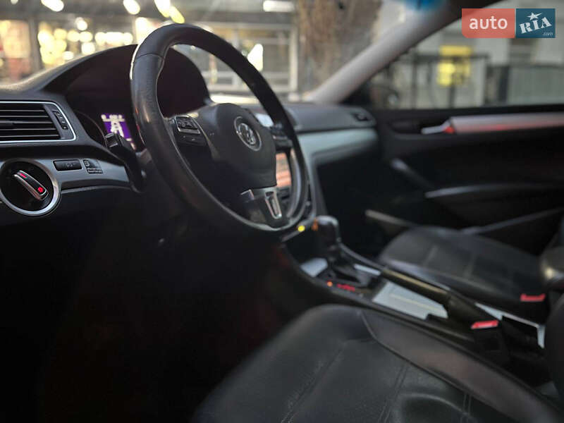 Седан Volkswagen Passat 2011 в Одессе