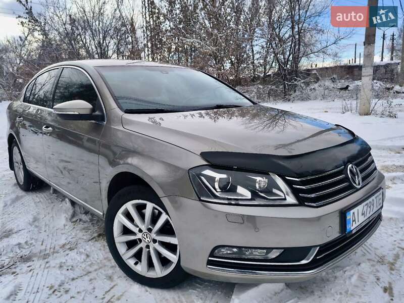Седан Volkswagen Passat 2012 в Днепре