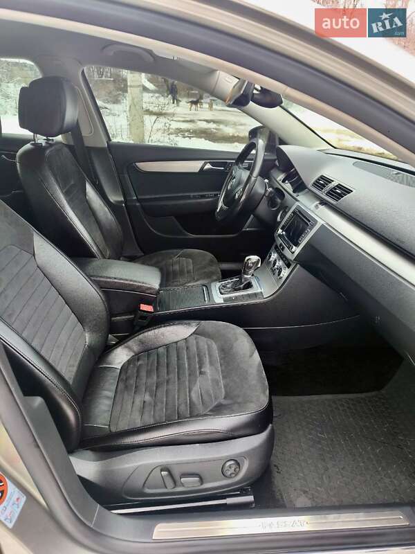 Седан Volkswagen Passat 2012 в Днепре