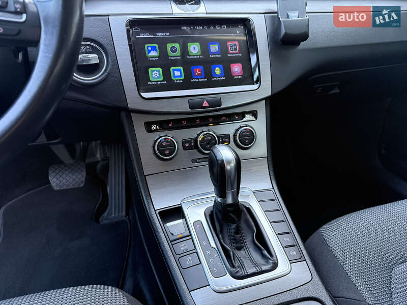 Универсал Volkswagen Passat 2012 в Киеве