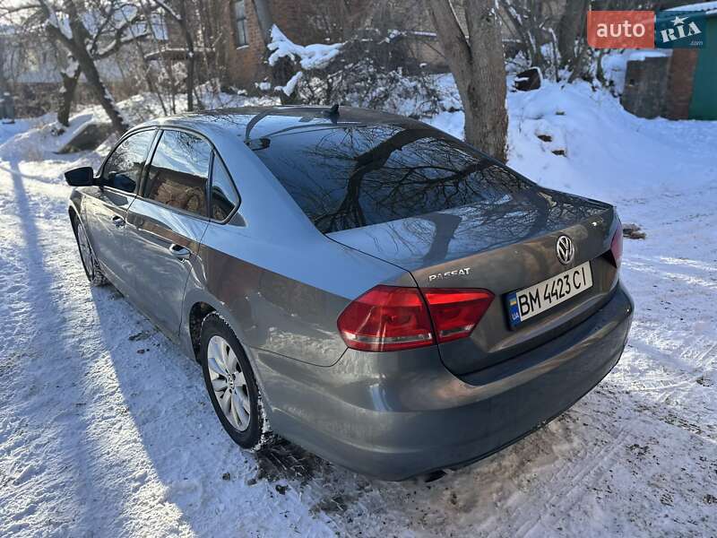 Седан Volkswagen Passat 2014 в Ромнах