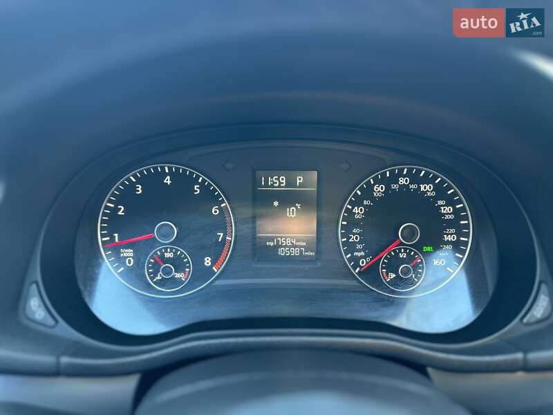 Седан Volkswagen Passat 2014 в Ромнах