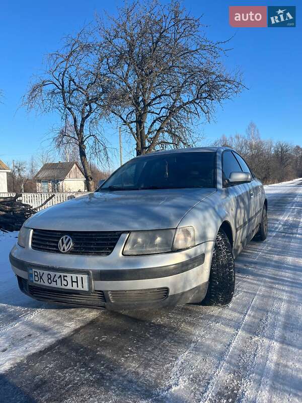 Седан Volkswagen Passat 1997 в Барановке