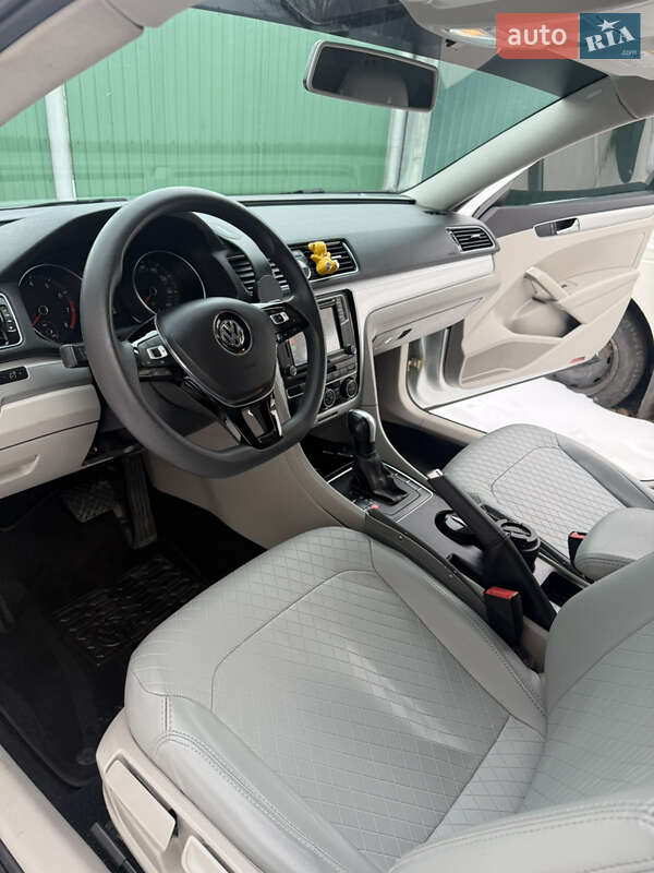 Седан Volkswagen Passat 2017 в Києві фото 20 Седан Volkswagen Passat 2017 в Києві