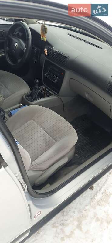Седан Volkswagen Passat 1997 в Овруче