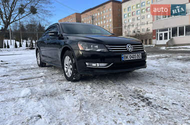 Седан Volkswagen Passat 2012 в Ровно