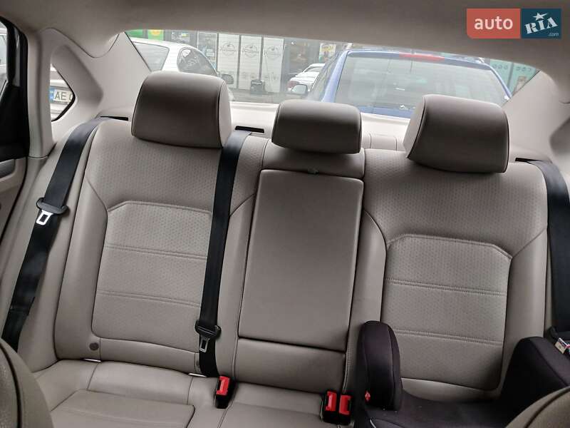 Седан Volkswagen Passat 2013 в Днепре фото 7 Седан Volkswagen Passat 2013 в Днепре