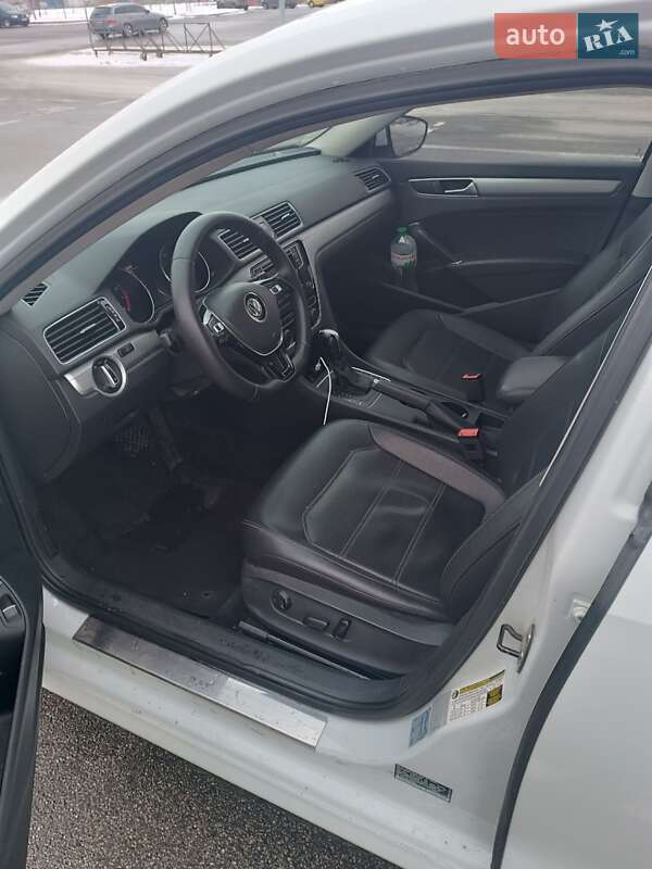 Седан Volkswagen Passat 2016 в Киеве