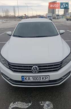 Седан Volkswagen Passat 2016 в Киеве