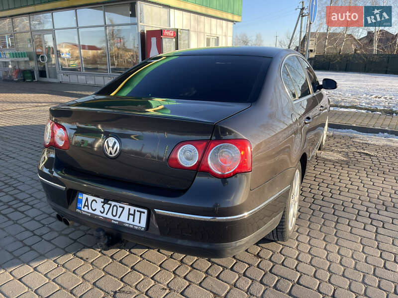 Седан Volkswagen Passat 2005 в Турійську