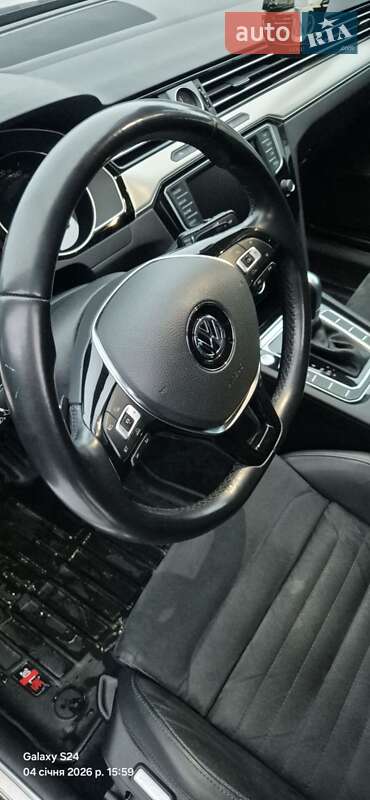 Седан Volkswagen Passat 2015 в Киеве