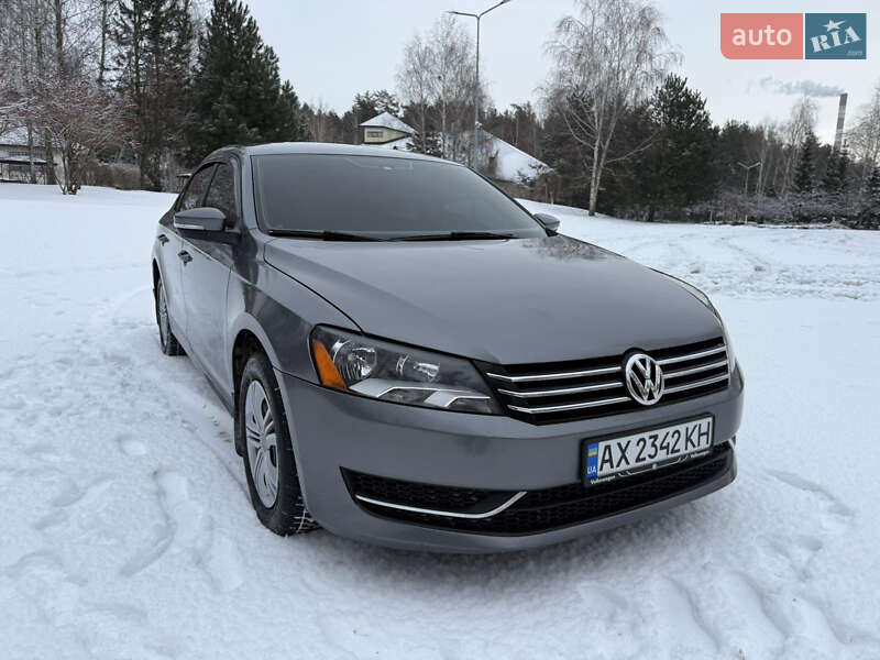 Седан Volkswagen Passat 2013 в Харкові