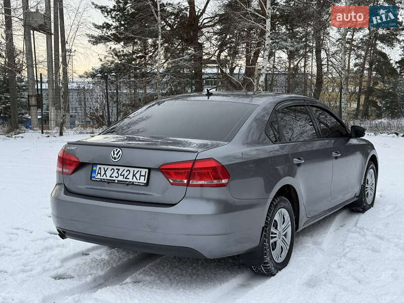 Седан Volkswagen Passat 2013 в Харкові
