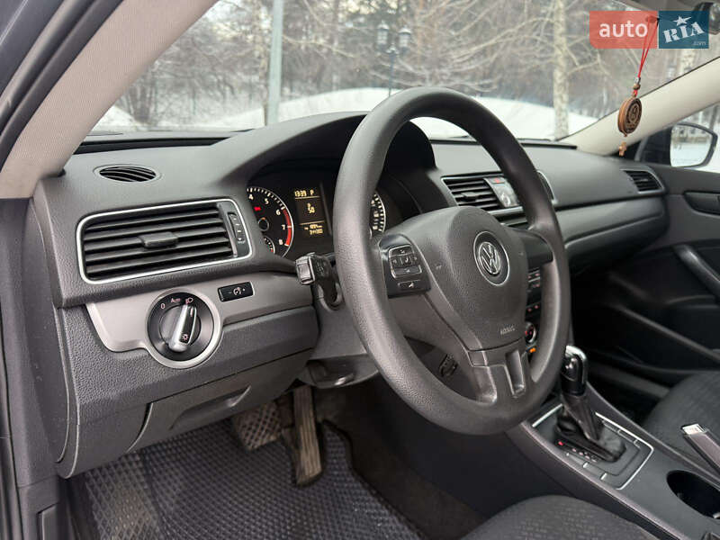 Седан Volkswagen Passat 2013 в Харкові