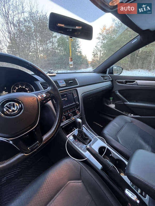 Седан Volkswagen Passat 2018 в Новояворовске