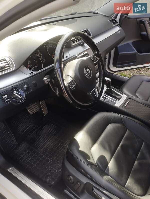 Универсал Volkswagen Passat 2014 в Житомире