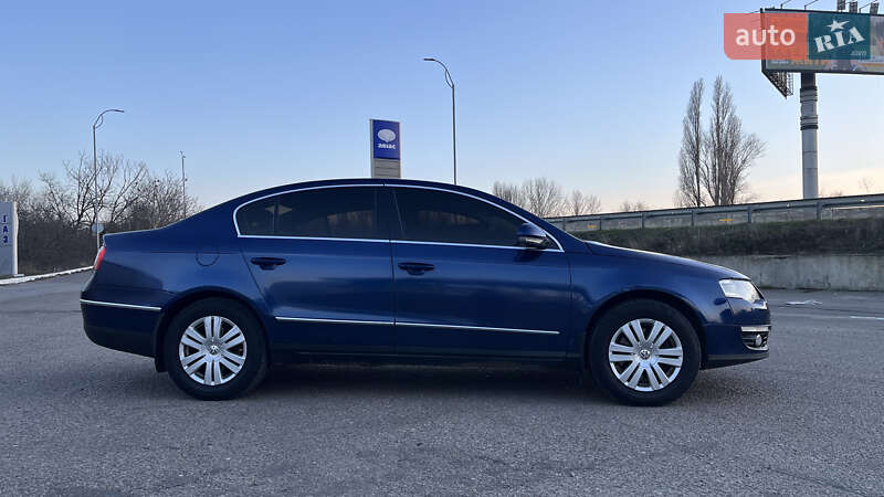 Седан Volkswagen Passat 2005 в Одессе