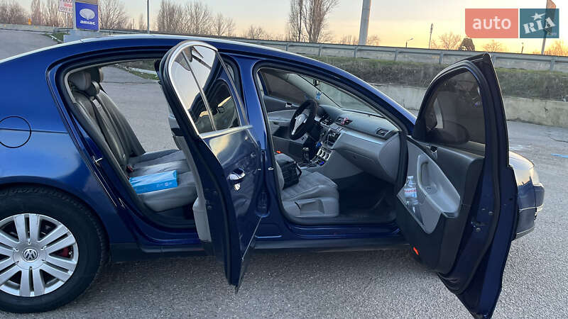 Седан Volkswagen Passat 2005 в Одессе