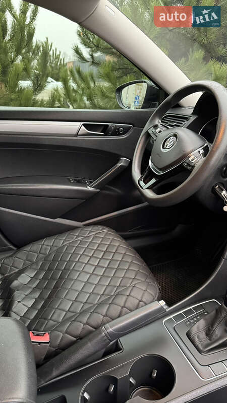 Седан Volkswagen Passat 2016 в Хмельницком