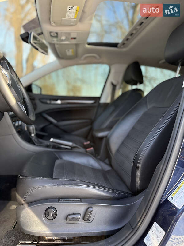 Седан Volkswagen Passat 2014 в Тернополе