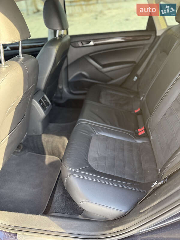 Седан Volkswagen Passat 2014 в Тернополе