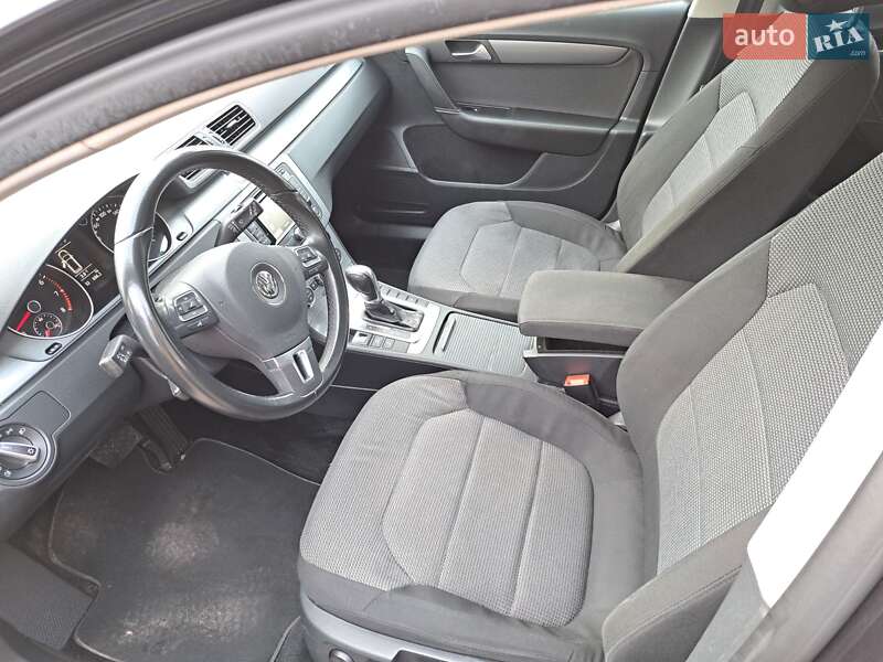 Універсал Volkswagen Passat 2012 в Харкові