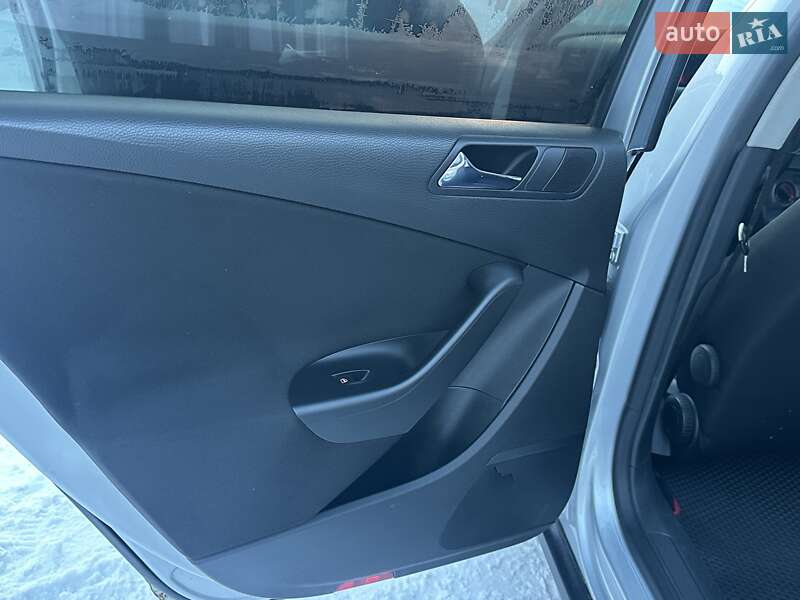 Універсал Volkswagen Passat 2006 в Сумах