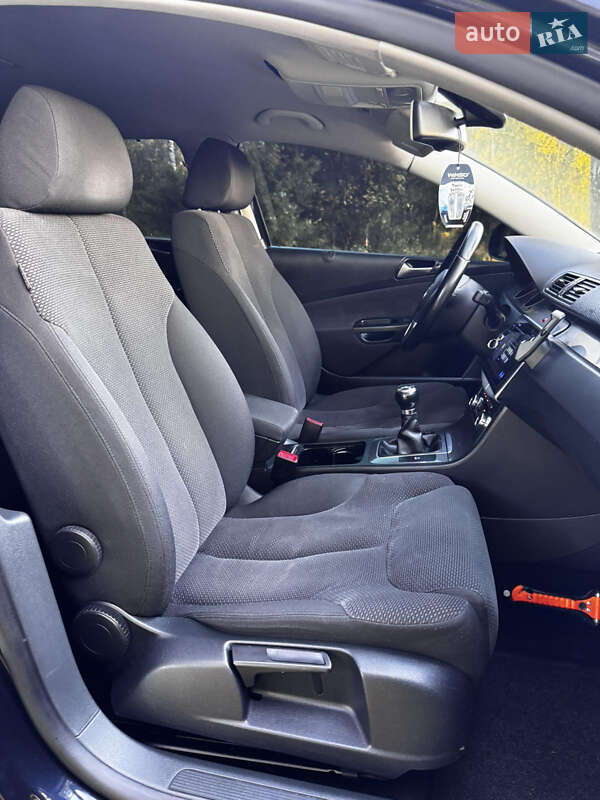 Універсал Volkswagen Passat 2010 в Радивиліві