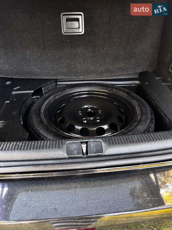 Універсал Volkswagen Passat 2010 в Радивиліві