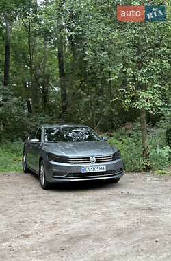 Седан Volkswagen Passat 2016 в Киеве