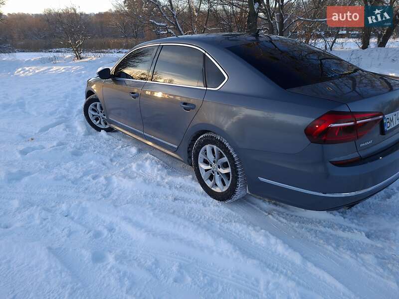 Седан Volkswagen Passat 2017 в Ромнах