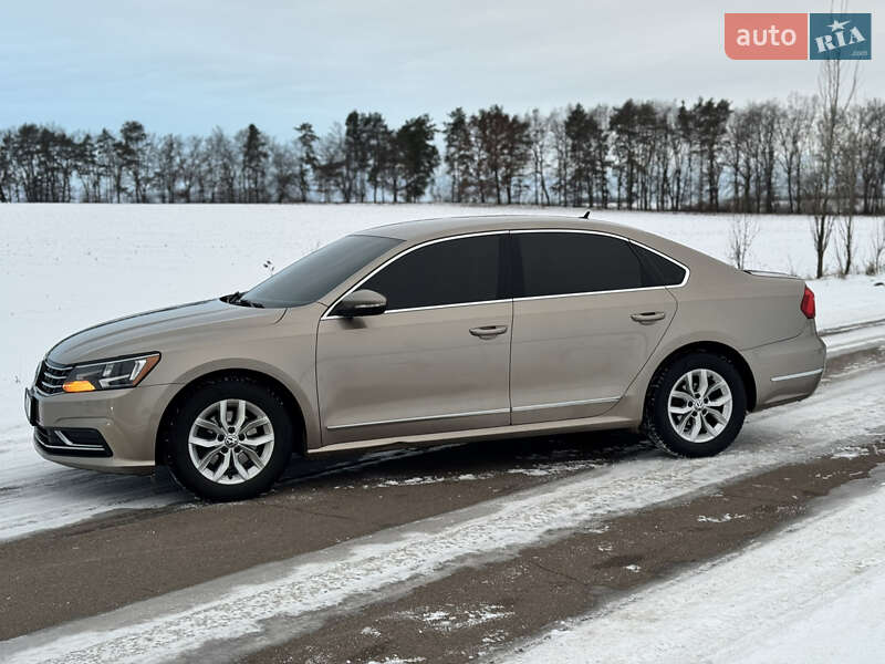 Седан Volkswagen Passat 2015 в Києві