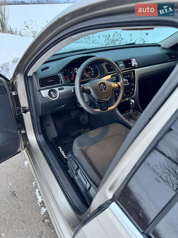 Седан Volkswagen Passat 2015 в Києві