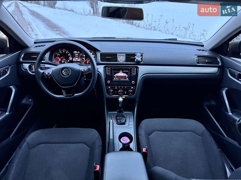 Седан Volkswagen Passat 2015 в Києві