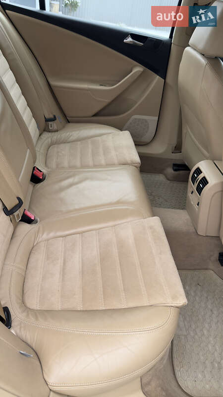 Седан Volkswagen Passat 2006 в Добросині