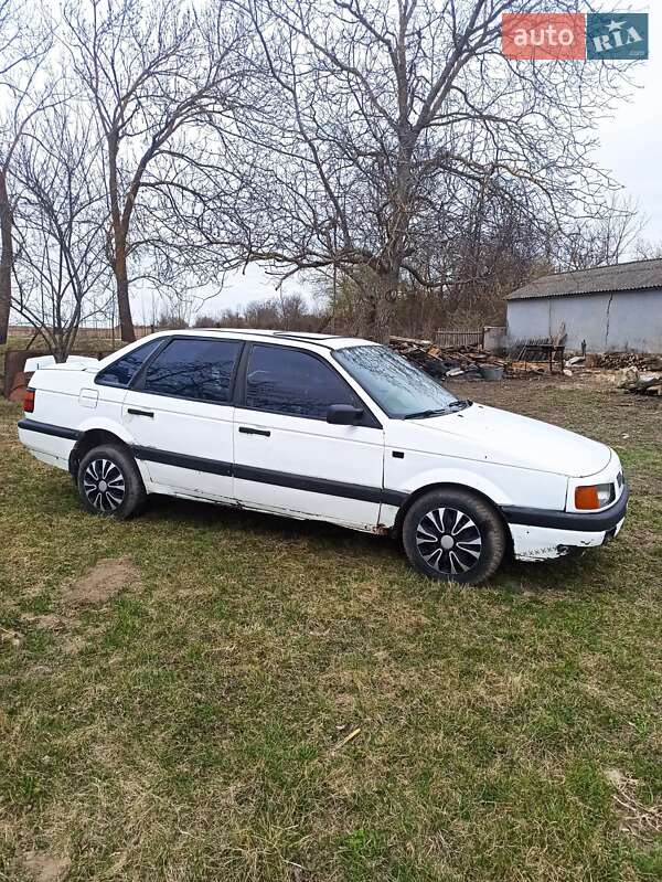 Седан Volkswagen Passat 1989 в Новій Ушиці