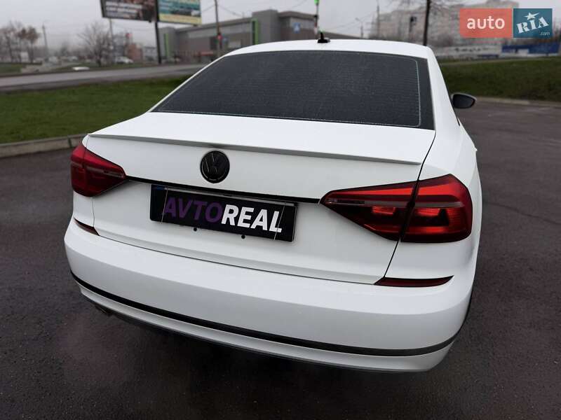 Седан Volkswagen Passat 2016 в Кривом Роге