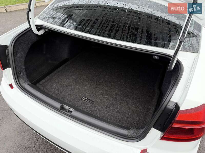 Седан Volkswagen Passat 2016 в Кривом Роге