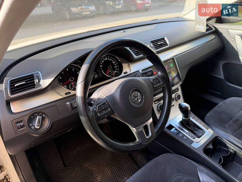 Седан Volkswagen Passat 2012 в Одессе